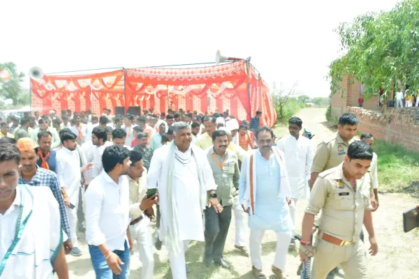 करियामई, नगला अजमेरी व अहरोला गाँवों में भरपूर जोश के साथ जनसैलाब उमड़ा ।