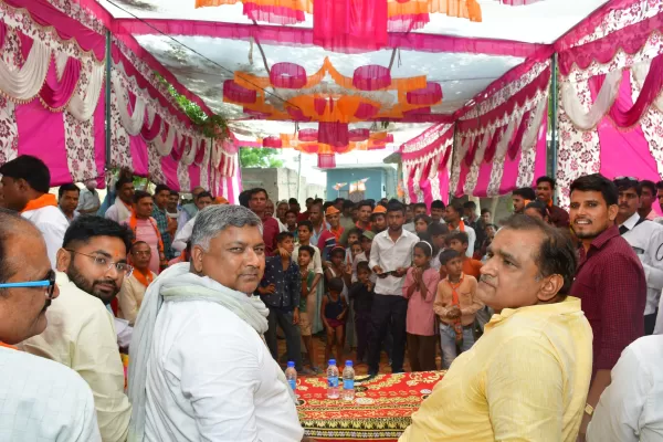 ग्राम काशीपुर, मढ़ईया, बझागी, तोतापुर व उदीनगला में जनसम्पर्क किया।