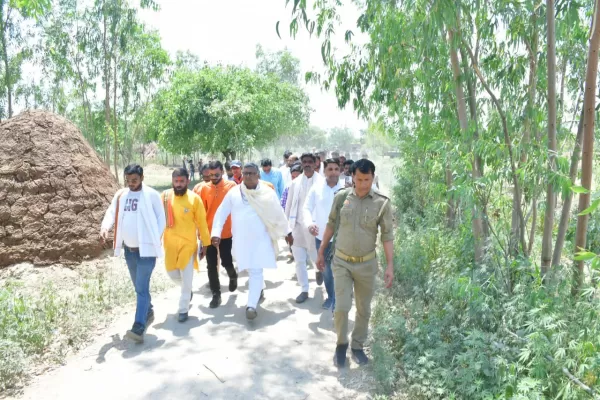  बदायूँ  के गढ़ा बगढेर व भैयापुर एंव बायभूड गाँव में आयोजित जनसभा में समस्त गाँव वासियों को संबोधित किया